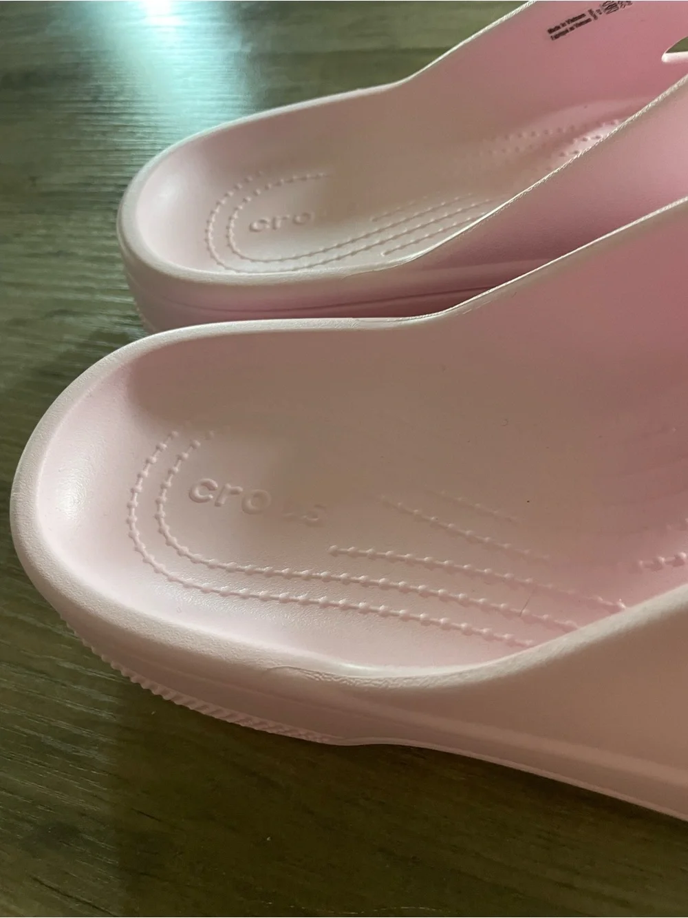 Crocs light pink Crisscross Strap slip on Platform Slides. Women’s 10 NEW